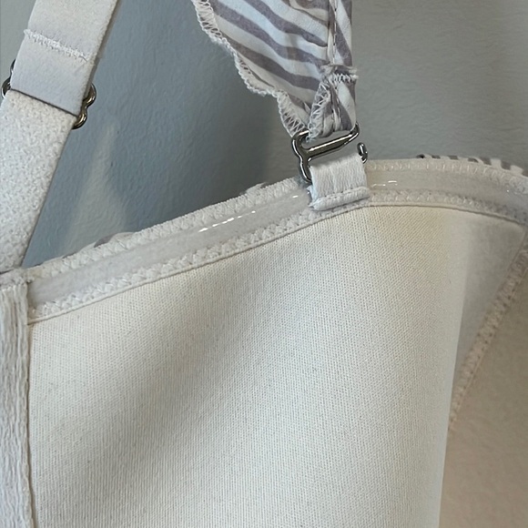 Victoria’s Secret crop top/ Bustier size 36DD built in bra, detachable straps - Picture 10 of 15